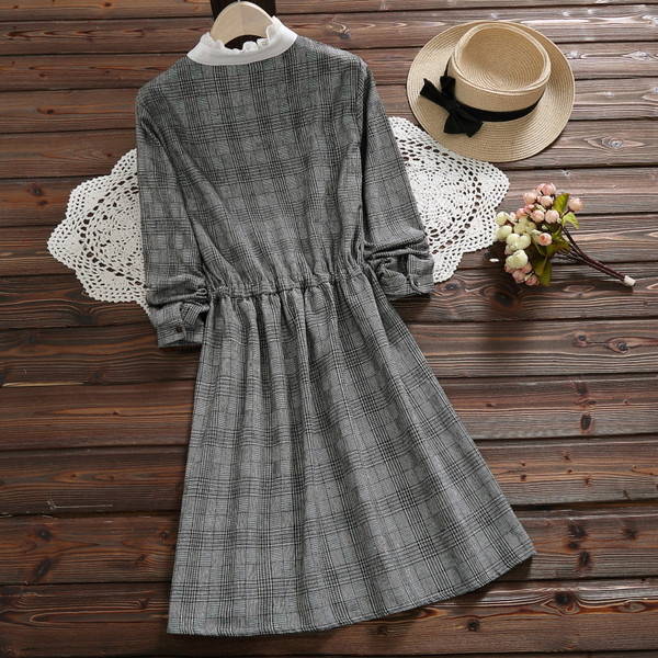 Alkalmi női ruha szürke színben, magas derékkal