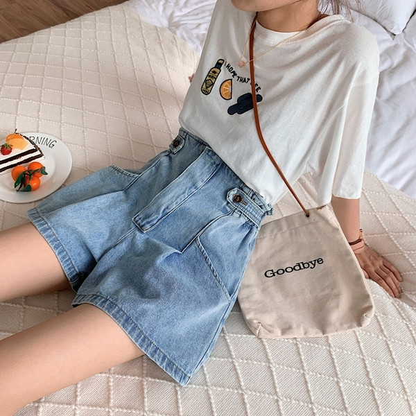 Pantaloni scurți din denim model lat cu talie înaltă în albastru