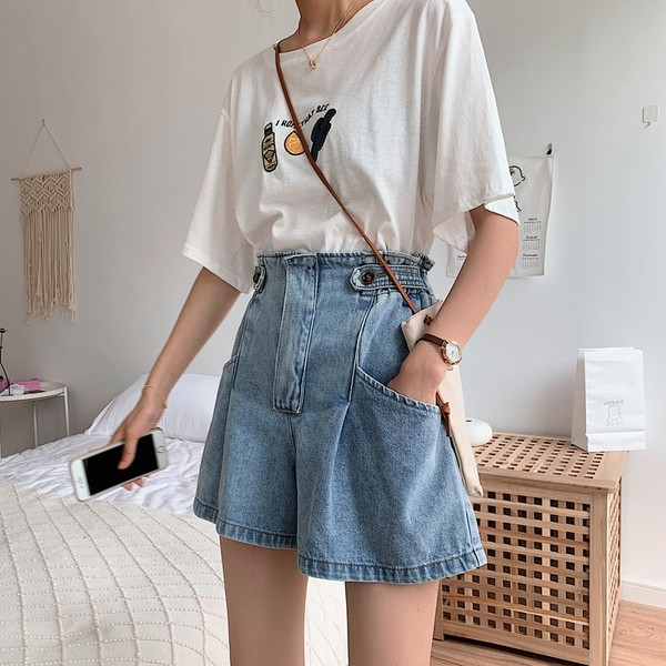 Pantaloni scurți din denim model lat cu talie înaltă în albastru