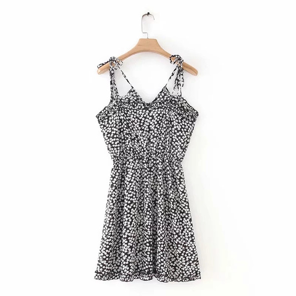 Színes mintás, vékony pántos női ruha