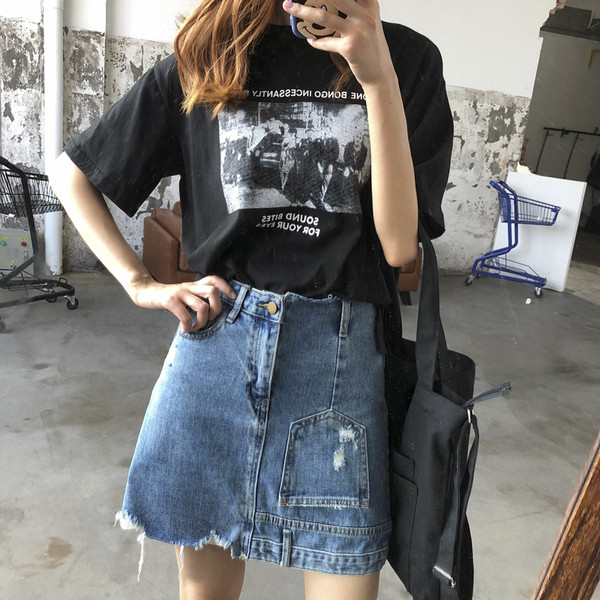 Fusta modernă scurtă din denim cu talie înaltă în albastru