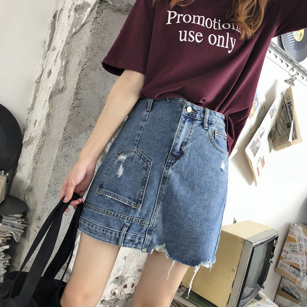 Fusta modernă scurtă din denim cu talie înaltă în albastru