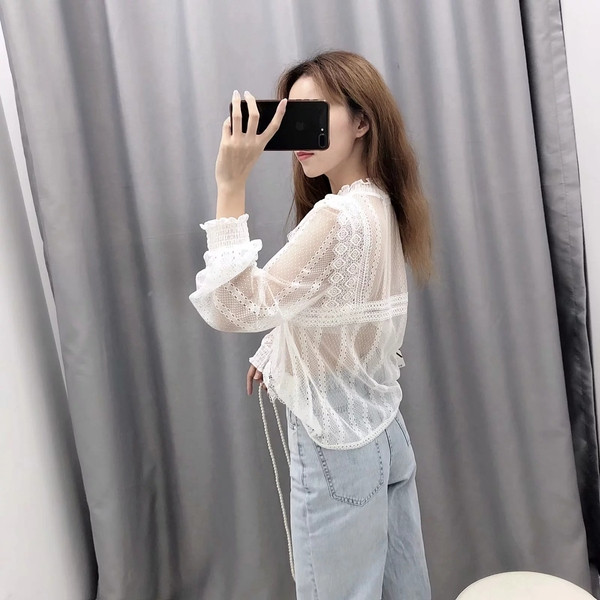 Cămașă modernă de damă transparentă cu mâneci lungi în culoarea albă