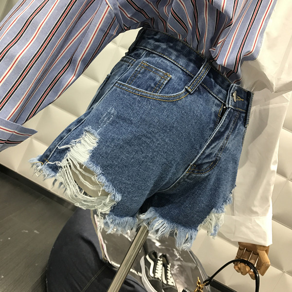 Pantaloni scurți din denim cu motive rupte și talie înaltă în două culori