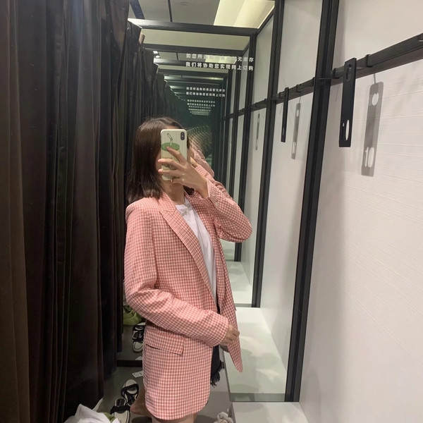 Geaca dama in carouri model nou de culoare roz