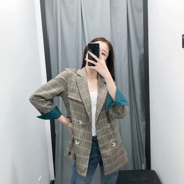 Női kockás kabát gombokkal