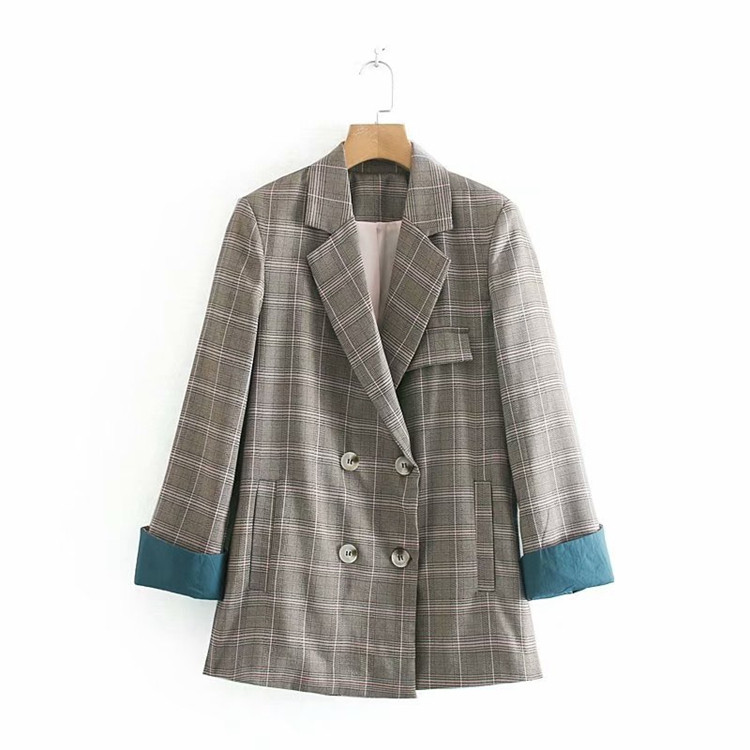 Női kockás kabát gombokkal