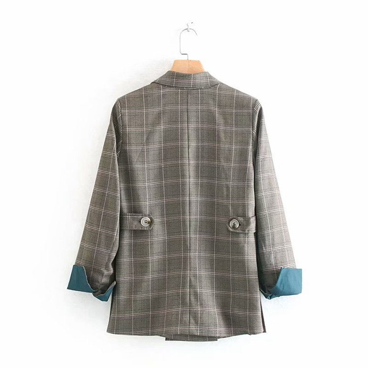 Női kockás kabát gombokkal