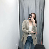 Geaca dama in carouri cu nasturi si maneci lungi