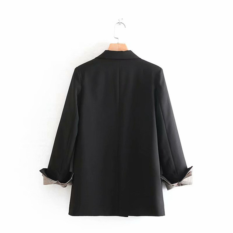 Női kabát gombokkal, fekete színben