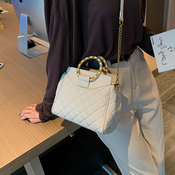 Geanta dama casual cu elemente metalice in mai multe culori