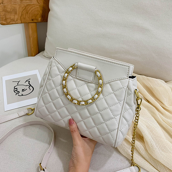 Geanta dama casual cu elemente metalice in mai multe culori