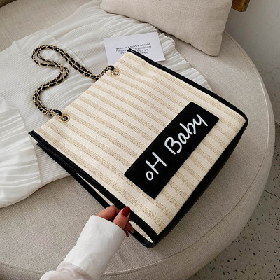 Geanta de dama in dungi cu inscriptie in mai multe culori