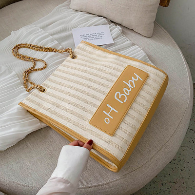 Geanta de dama in dungi cu inscriptie in mai multe culori