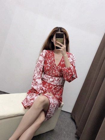 Rochie de dama decupata cu motive florale in negru si rosu