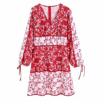 Rochie de dama decupata cu motive florale in negru si rosu