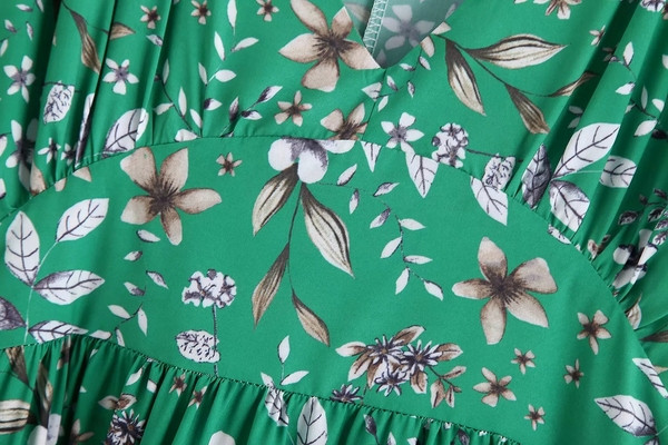 Modern aszimmetrikus női ruha zöld színben