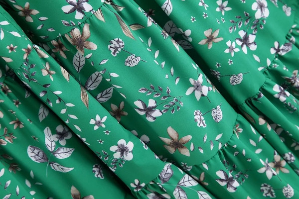 Modern aszimmetrikus női ruha zöld színben