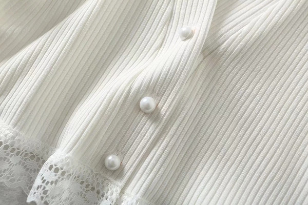 Cardigan dama model nou cu nasturi in alb si negru