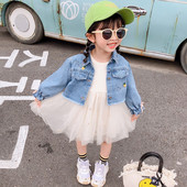 Set modern pentru copii pentru fete care include o jachetă de blugi și o rochie