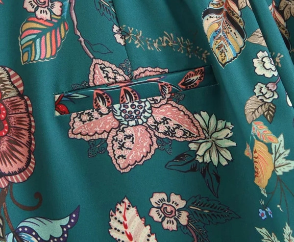 Дамски панталон с висока талия и цветен десен 