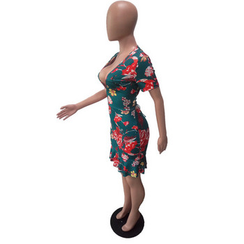 Stílusos női ruha mély nyakkivágással, zöld színben