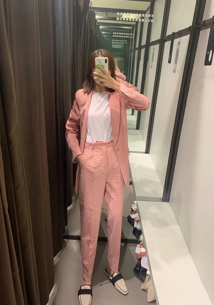 Pantaloni moderni de dama in carouri in roz