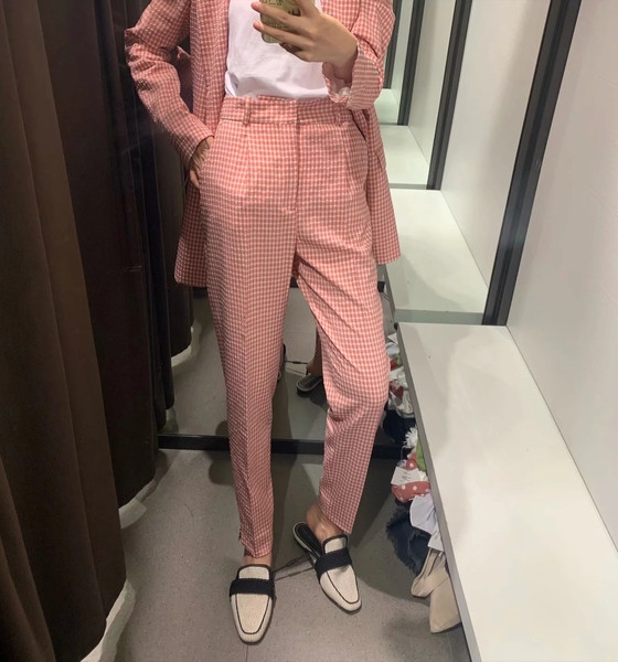 Pantaloni moderni de dama in carouri in roz