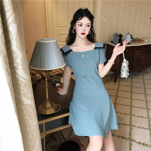 Modern női ruha két színben - szabású modell