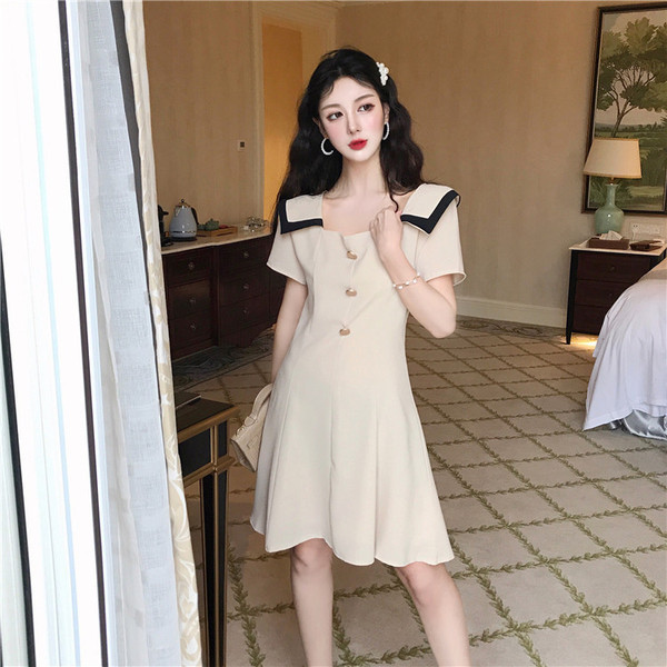 Modern női ruha két színben - szabású modell