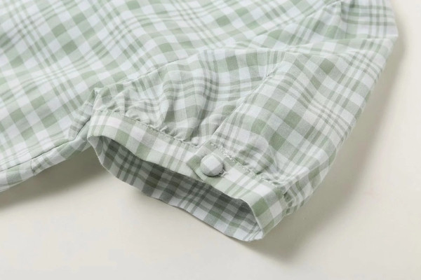 Új modell női blúz rövid ujjal és gombokkal