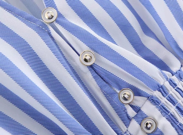 Cămașă actuală de damă în dungi cu decolteu în V