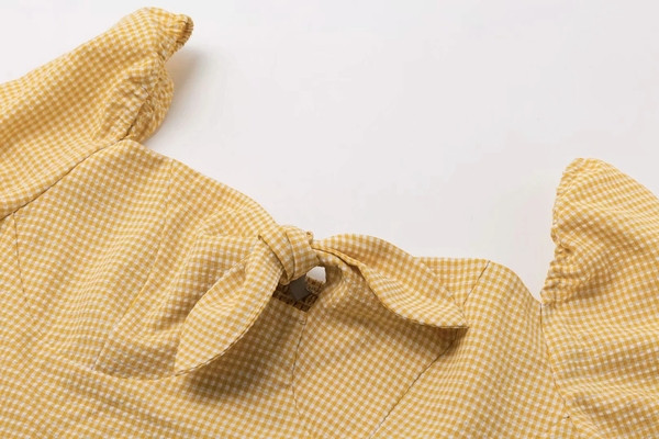 Bluză casual de damă cu decolteu pătrat de culoare galbenă