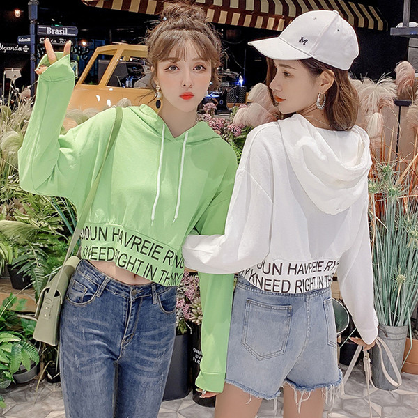 Bluză de damă în alb și verde cu inscripții