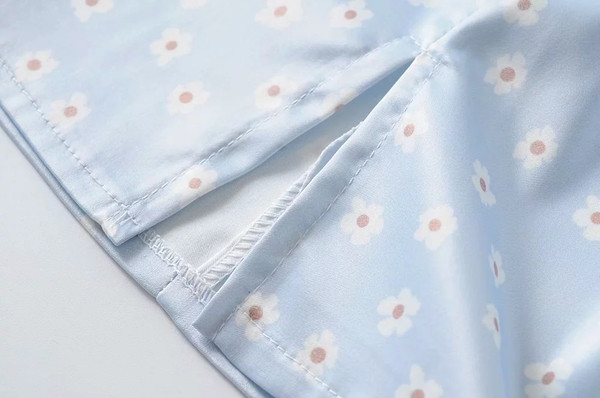 Modern női ruha - vágott modell kék színben