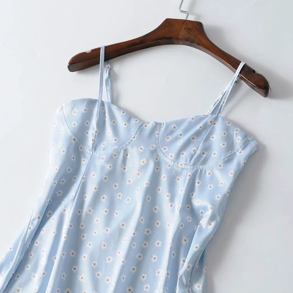 Modern női ruha - vágott modell kék színben