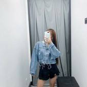 Rövid farmerdzseki kék megkötővel