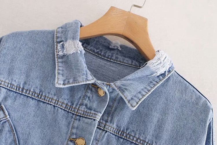 Rövid farmerdzseki kék megkötővel