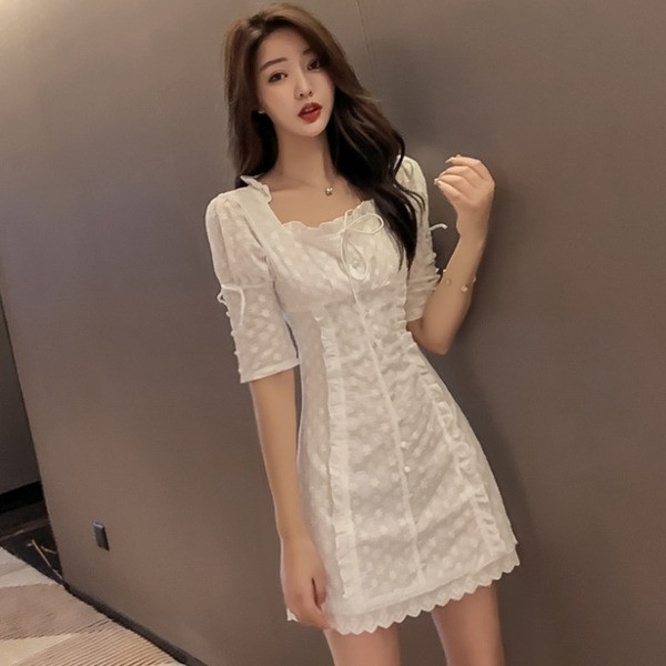 Női modern ruha Karcsú modell fehér színben