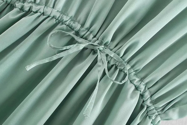 Rochie de dama cu decolteu in culoarea verde