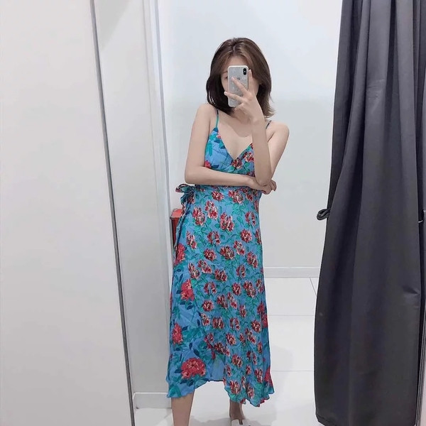 Rochie de dama cu bretele subtiri in albastru - model asimetric