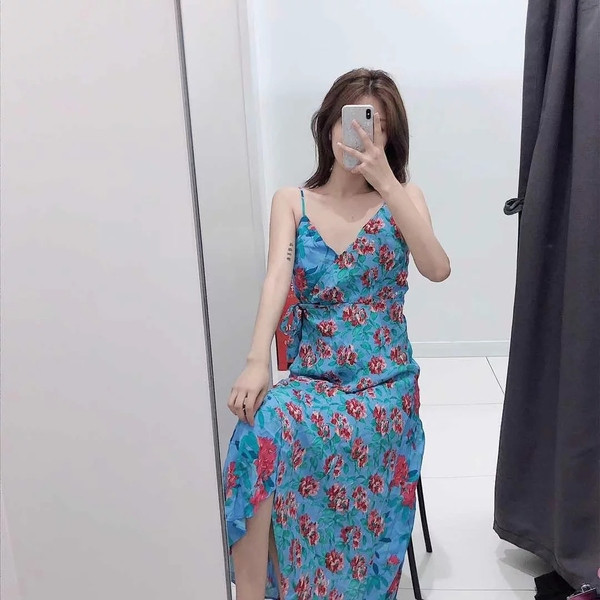 Rochie de dama cu bretele subtiri in albastru - model asimetric