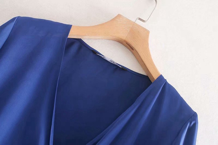 Cămașă elegantă de damă cu cravate în albastru