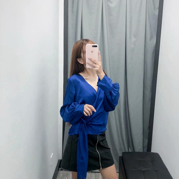 Cămașă elegantă de damă cu cravate în albastru