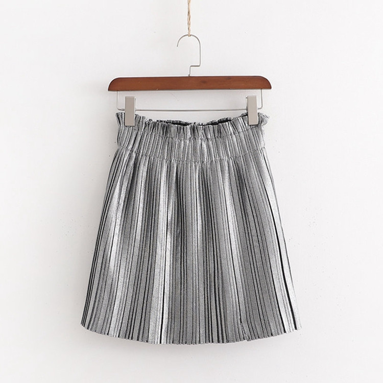 Fusta scurta plisata de dama de culoare argintie