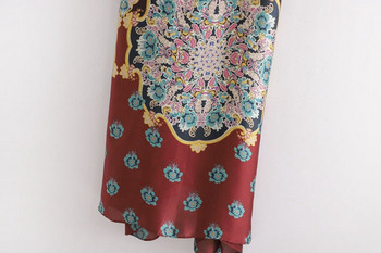 Hosszú női ruha vékony pántokkal és színes mintával