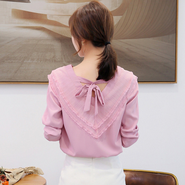 Cămașă modernă de damă în alb și roz cu nasturi