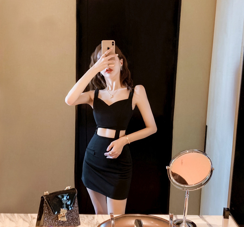 Rochie scurtă de damă modernă de culoare neagră