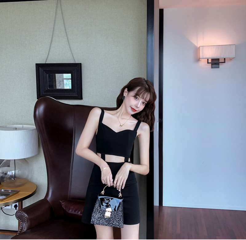 Rochie scurtă de damă modernă de culoare neagră