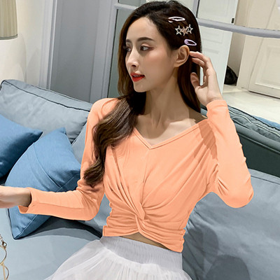 Aktuális női blúz több színben V-nyakkal